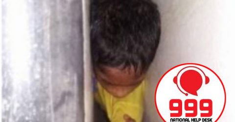 ৯৯৯-এ কল, দেয়ালে মাথা আটকে পড়া স্কুলছাত্রকে উদ্ধার