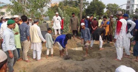 পারিবারিক কবরস্থানে চিরনিদ্রায় শায়িত কবি আল মাহমুদ