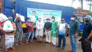 জাহাঙ্গীরনগর বিশ্ববিদ্যালয়ের ক্ষুদ্র দোকানিদের জন্য মুশফিকের উপহার